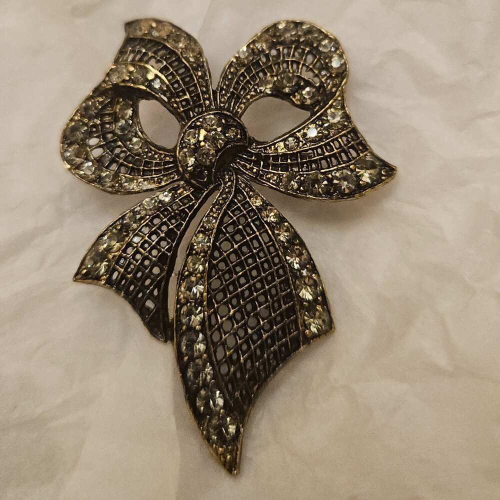 BOW AND MESH CLEAR RHINESTONE VINTAGE BROOCH